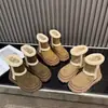 Novas botas de neve de inverno, botins com forro de fleece, design invisível interno para aumentar a altura, botas de sola grossa retrô para mulheres, adequadas para mulheres baixinhas