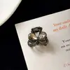 Exquisito Pasador de Pelo con Lazo de Pedrería Pinza de Tiburón Pequeña para Mechones Sueltos Flequillo Accesorio para el Cabello 2026 Estilo Nuevo Sensación de Alta Gama