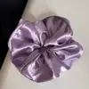 Scrunchie de Cetim Novo de Alta Qualidade com Bolinhas Estilo Coreano para Mulheres, Versátil e Moderno, Prendedor de Cabelo Grande de Bolinhas