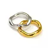 Anillo de Acero de Titanio Elegante con Forma de Ola Asimétrica de Nicho Transfronterizo Europeo y Americano para Mujer, Pulsera Sencilla y Versátil Estilo Pareja Oro de 18K