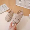Sandalias Birkenstock Nuevas de Verano 2026 para Niñas Suela Suave Antideslizantes Zuecos de Punta Cerrada Zapatos de Bebé Suela Suave Zapatos para Niños Pequeños