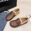 Zapatos Peludos para Mujer Invierno Ropa para Exteriores 2026 Estilo Nuevo Más Terciopelo Cálido Suave Piel Zapatos de Algodón para Madre Mocasines de Suela Plana Zapatos Pequeños de Cuero