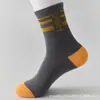 Calcetines Zhuji para Hombre de Algodón Peinado Deportivos para Correr Absorbentes del Sudor y Resistentes al Olor Calcetines Largos de Primavera y Otoño con Letras de Media Pantorrilla Calcetines de Baloncesto