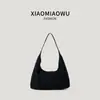 Bolsa hobo leve de nylon estilo coreano, um design transfronteiriço novo e moderno, simples e casual, versátil, adequada para estudantes, e pode ser carregada na mão ou usada como bolsa de ombro para o dia a dia.