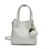 Bolso Pequeño de Alta Gama y Estilo para Mujer Verano 2025 Nuevo Popular Versátil Bolso Cruzado de Moda Súper Caliente Bolso tipo Satchel Bolso Cubo