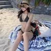 Bikini de Tres Piezas Negro Sexy de Alta Gama Estilo Coreano 'Hot Girl' con Estampado Floral, Cuello Halter, Atado, Retro, Estilo Ins para Mujer