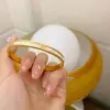 Pulsera de acero de titanio con incrustaciones de diamantes y mariposa blanca de alta calidad transfronteriza, joyería de moda para mujer, regalos de vacaciones, no se decolora, adornos para la mano