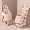 Nuevas pantuflas de ducha interiores antideslizantes de secado rápido para hombre, sandalias antideslizantes de suela gruesa con drenaje de agua para pareja, para uso doméstico de mujer