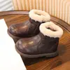 Botas Curtas para Meninas 2026 Outono/Inverno Nova Moda Versátil Estilo Britânico Botas de Couro para Crianças Maiores Tendência Botas Martin