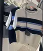Camiseta de manga corta de dos piezas falsas a rayas de albaricoque para mujer, verano, diseño de nicho, suelta, top corto