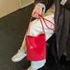 Nova bolsa de balde outono/inverno, uma bolsa de balde redonda retrô de estilo coreano nicho feita de camurça, versátil e moderna para o uso diário