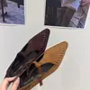 Sapatos Mary Jane Retrô Franceses para Mulheres 2025 Outono Novos Versáteis Sapatos Preguiçosos de Solado Macio Salto Baixo Bico Fino Sapatos de Camurça