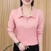 Moda occidental nueva primavera y otoño color liso solapa manga larga camiseta bordado para mujer top base fino
