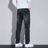 Jeans bordados para hombre 2026 nuevo estilo lavados elásticos casuales otoño versátiles holgados rectos largos para hombre