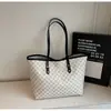 Bolsa Retrô de Luxo para Mulheres 2025 Nova Bolsa Tote de Grande Capacidade para Ir ao Trabalho Bolsa de Axila Bolsa de Ombro Fashion