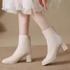Botas estilosas de tornozelo, nova coleção outono/inverno 2026, pretas de salto alto, salto grosso, bico quadrado, cano curto, elásticas, botas justas