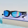 Nuevas gafas de natación de silicona galvanizada antivaho con tapones para los oídos integrados de alta definición, sin graduación, para adultos, hombres y mujeres, venta al por mayor