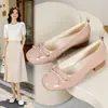 Zapatos planos para mujer con lazo dulce y tacón grueso, nuevos zapatos planos estilo hada 2026 con tacón medio, slip-on, punta poco profunda, zapatos planos beanie