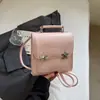 Elegante mochila para mujer para viajar, mochila ligera para damas, nuevo modelo de moda primavera 2026 para que los estudiantes la usen para clases y salidas