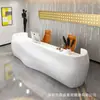 Mostrador Delantero Pintado Fibra de Vidrio Mostrador de Recepción Salón de Belleza Moderno Forma Especial Creativa Barra de Servicio Mostrador de Consultas para Empresas Personalización