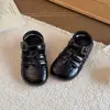 Sandalias para niños y niñas 2026 zapatos de verano para niños zapatos de bebé moda nuevos antideslizantes de suela blanda retro de punta cerrada zapatos para niños