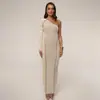 Vestido de Moda Femenina Europeo y Americano Primavera 2025 de Un Hombro Color Sólido Manga Larga Malla con Parches Plisado en Color Caqui