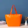 Em estoque bolsa de palha tecida à mão lisa logotipo impresso personalizado publicidade de roupas presente bolsa de mão de plástico tecida com revestimento de filme