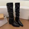 Botas Femininas Chuyuji Salto Grosso Salto Alto Moda Outono/Inverno 2026 Novas Botas Vintage Maillard de Cano Médio Botas de Cavaleiro