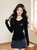 Camiseta de Manga Longa Quente com Gola V Preta Ombro Normal Feminina Estilo Novo Primavera e Outono Emagrecedora Valorizadora Versátil Top Hot Girl Camada de Base