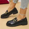 Zapatos Pequeños de Cuero Estilo Británico para Mujer, para Todas las Estaciones, Tacón Grueso, Punta Redonda, Hebilla Metálica, Suela Gruesa, Mocasines Versátiles de Talla Grande