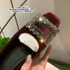 Nuevos Zapatos Mary Jane de Alta Gama para Mujer 2026 con Punta Cuadrada, Hebilla Cuadrada de Pedrería, Boca Baja, Tacón Grueso, Hechos de Terciopelo Xishi
