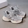 Tenis de malla para niños, nueva colección primavera/otoño 2025, estilo coreano con estampado de estrellas, unisex, antideslizantes, suela suave, casual, ligeros y cómodos