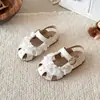 Sandalias Cerradas para Niñas 2026 Verano Nuevo Estilo Sandalias de Princesa con Borde de Encaje y Perlas para Niños Pequeños Zapatos de Playa