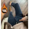 Jeans Estrechos Rectos de Terciopelo Negro para Mujer Otoño e Invierno 2025 con Diseño de Cintura Alta Aspecto Adelgazante Pantalones Cigarrillo de Nueve Puntos