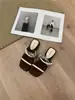 Primer Encuentro con el Elegante Diseño de Cuña de las Chanclas de Una Correa Niche para Mujer, Adecuadas para Usar en Verano, Nuevas Sandalias de Estilo Francés 2025 con Suelas Gruesas Cómodas