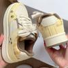 Tênis Novos de Solado Grosso para Outono de Mulheres no Início da Temporada Escolar, Sapatos de Pão com Design Chic de Nicho para Estudantes, Sapatos Brancos Respiráveis e Versáteis