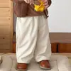 Cardigan de Tricô com Capuz e Bolas Estilo Coreano para Bebês Meninos e Meninas Suéter Macio e Fofo Peça Versátil Elegante de Botão Único