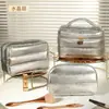 Bolso Cosmético Nuevo de Cuero Brillante para Chaqueta de Plumas, Ligero, Suave, Amigable con la Piel, Bolso Impermeable para Guardar Cosméticos, Bolso de Mano Portátil para Mujer