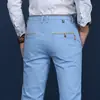 2017 Nuevo Llegada Pantalones Hombre Elásticos Combinan con Todo Casuales Hombre Negocios Ajustados Rectos Algodón Largos Juvenil Modernos