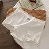 Estilo doce e feminino, calcinha de renda em algodão puro, cintura média, entrepernas estendido, respirável, hipoalergênica e antibacteriana