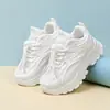Sapatos Infantis da Moda 2026 Verão Novo Modelo Malha Respirável Branco Tênis Versátil Sapatos de Pai Sapatos de Corrida