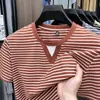 Camisa Polo Moda Tendência para Homens 2026 Verão Novo Estilo Camiseta Casual de Manga Curta com Gola Redonda e Listras para Homens