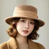 Chapéu coco de lã outono e inverno para mulheres, estilo retro francês britânico, chapéu bucket de copa reta, afina o rosto, chapéu versátil e moderno