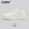 Zapatillas Blancas Globales para Hombre Primavera 2026 Nuevas Zapatillas Casuales de Color Sólido Simples Suela Gruesa Aumentadoras de Altura Zapatos Deportivos para Estudiantes