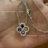 Colar de Quatro Folhas com Diamantes, Versão High-End com Laço, Clássico e Simples, Sensação High-End, Estilo Popular para Meninas, Corrente para Clavícula, Venda Direta do Fabricante