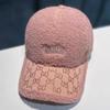 Gorra de béisbol de invierno para mujer, estilo coreano, de moda, con letras bordadas, informal, con visera de piel de cordero y diamantes de imitación para todo tipo de ocasiones.
