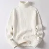 Suéter de invierno para hombre de cuello alto, moderno, corte ajustado, capa base engrosada, manga larga, color liso, suéter de punto trenzado para hombres jóvenes