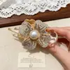 Pinza de Agarre de Trébol de Cuatro Hojas con Pedrería Estilo Coreano de Gama Alta para Mujer, Pinza Fija para Cola de Caballo Alta de Verano, Estilo Lujo Ligero, Pinza para el Pelo con Cabeza de Bola