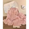 Pijama de algodón nube estilo coreano para chica suave tipo princesa, con un refrescante diseño de rayas azules y blancas con un pequeño conejo, cerezas y detalle de lazo, y viene con un sujetador incorporado
