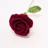 Ramo de rosas de copa de vino tejido a mano, adorno para el hogar, flores artificiales tejidas a ganchillo, regalo de lana para novia